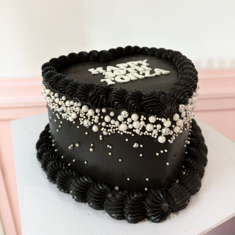 The White Pearls Vintage Heart Cake